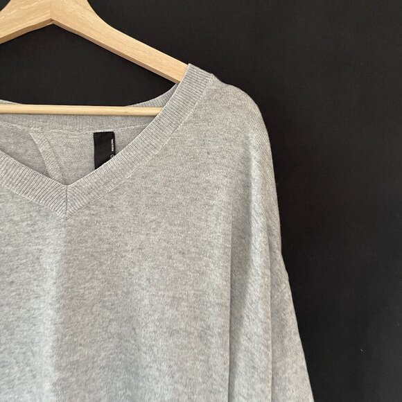 Bobi LA gray sweater women's size L keyhole open back detail comfortable top - Picture 2 of 8